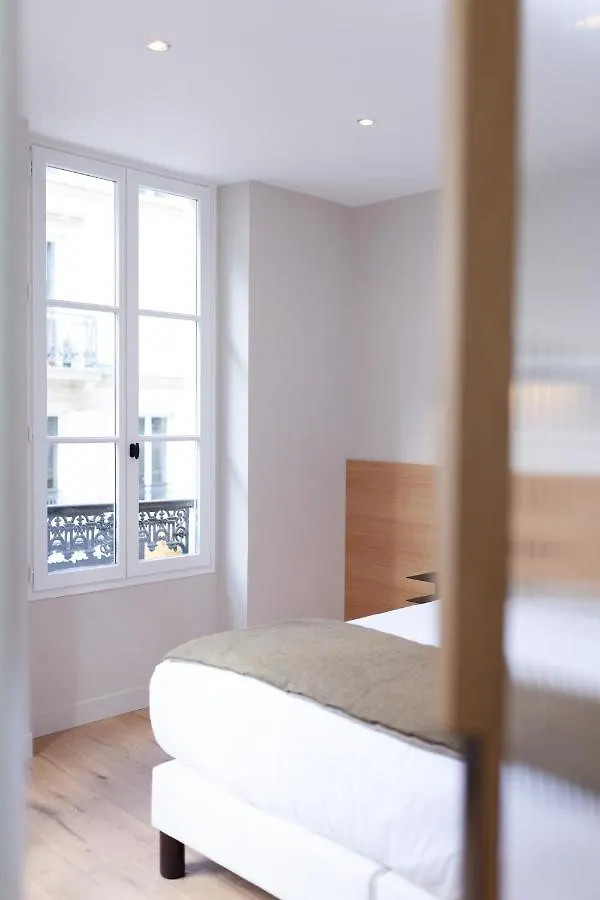 Tinah Paris, Champs Elysees 2*, Paris