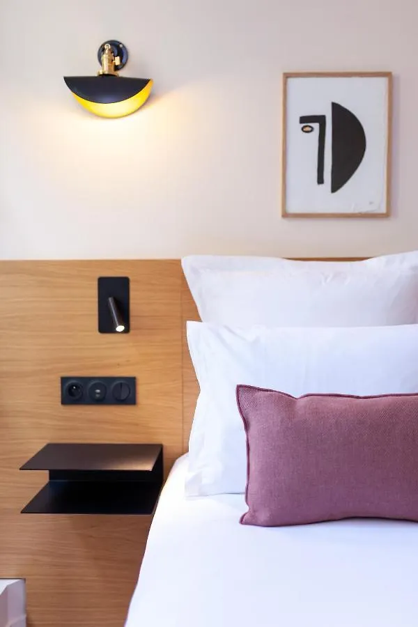 Tinah Paris, Champs Elysees Hotel Paris