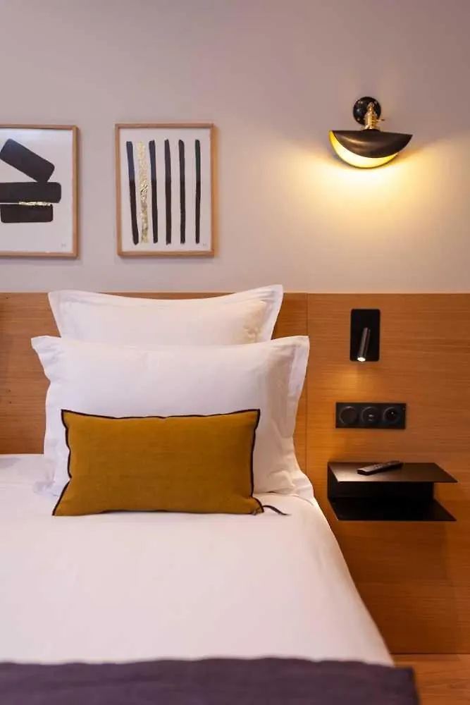Tinah Paris, Champs Elysees Hotel