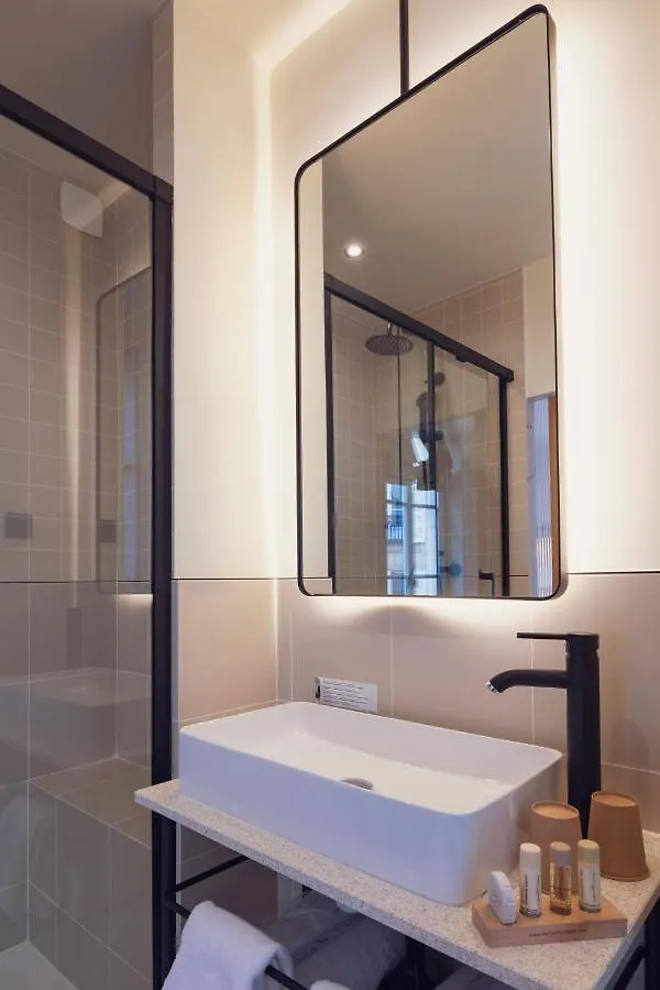 ** Hotel Tinah Paris, Champs Elysees França