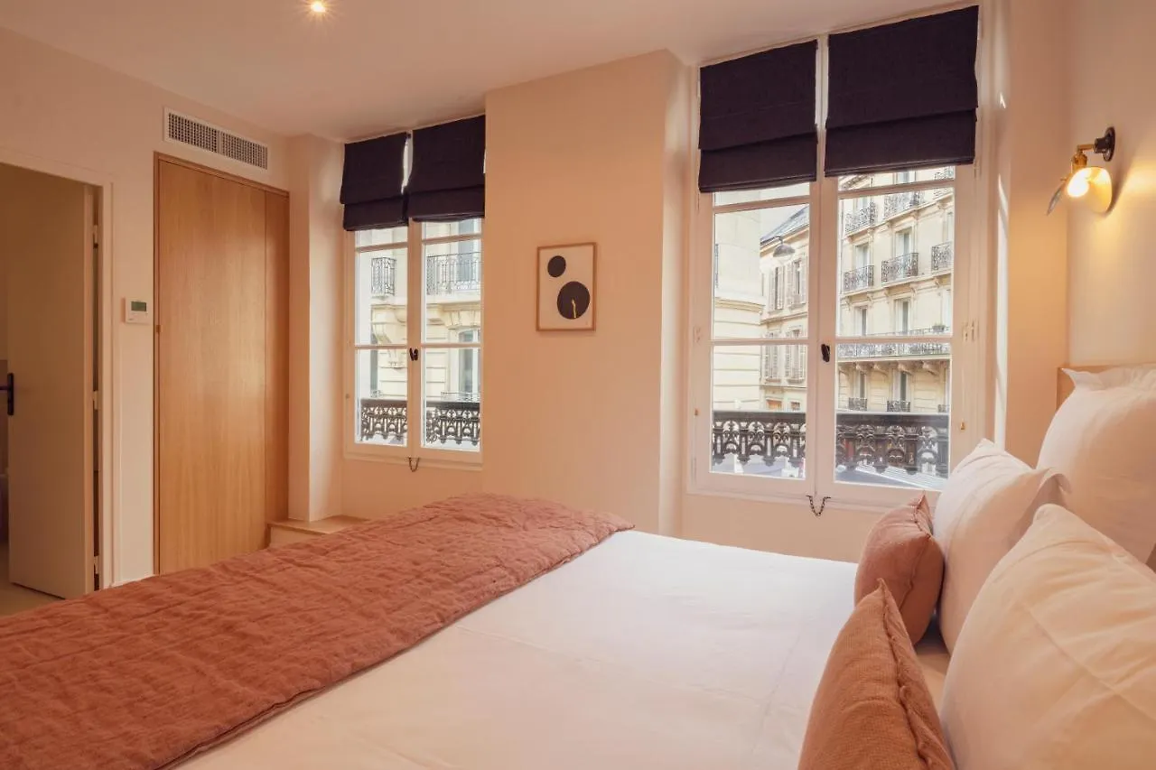 Tinah Paris, Champs Elysees 2*, Paris