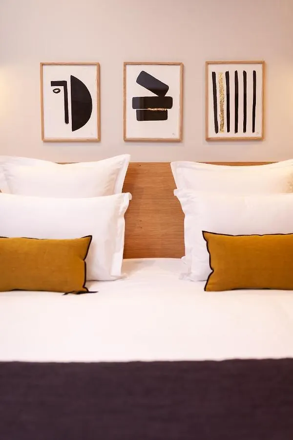 Tinah Paris, Champs Elysees Hotel